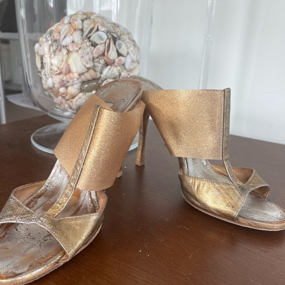 MANOLO BLAHNIK Gold Leather Strappy SANDALS HEELS, size 38